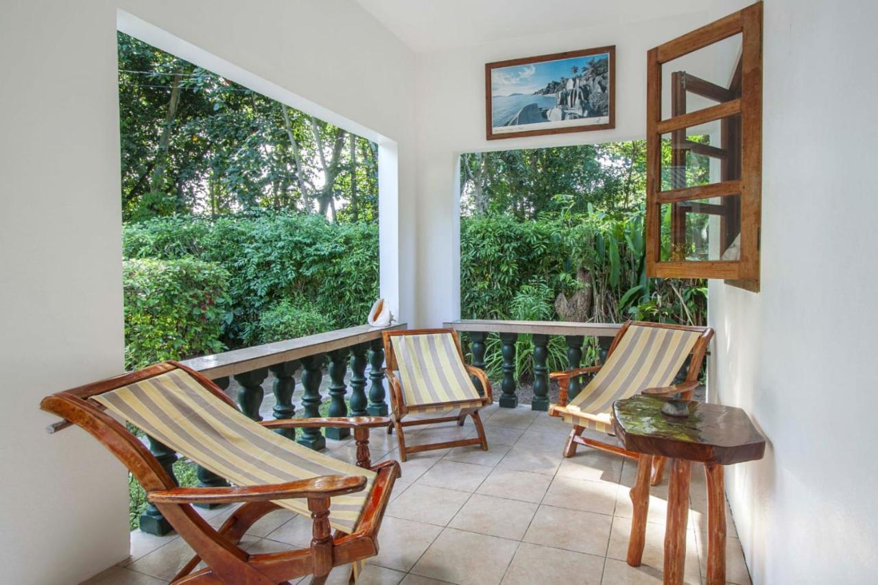 Tannette Villa La Digue Exteriör bild
